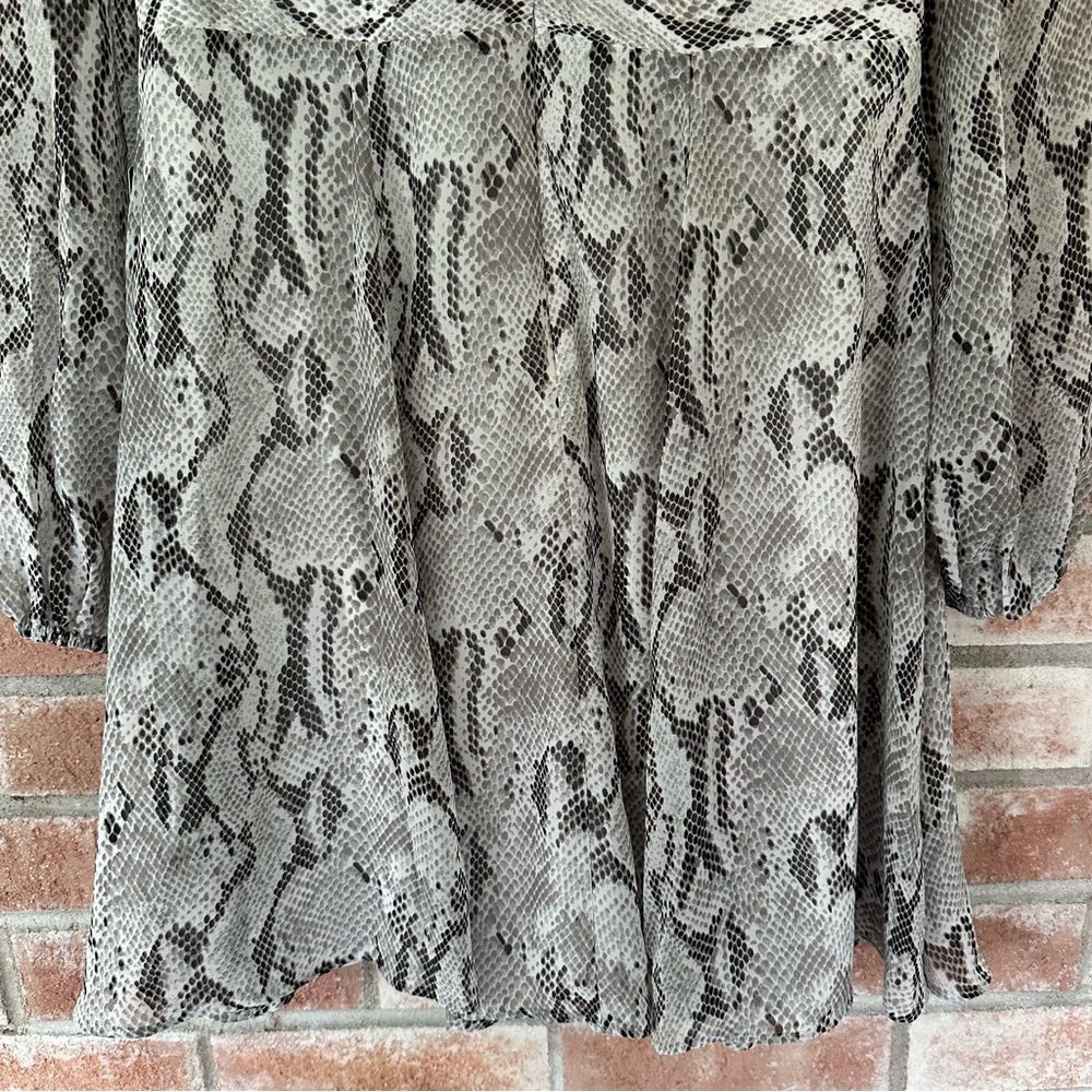 Express Cutout Long Sleeve A Line Dress NEW Women’s Small Gray Snakeskin Print - Picture 9 of 10